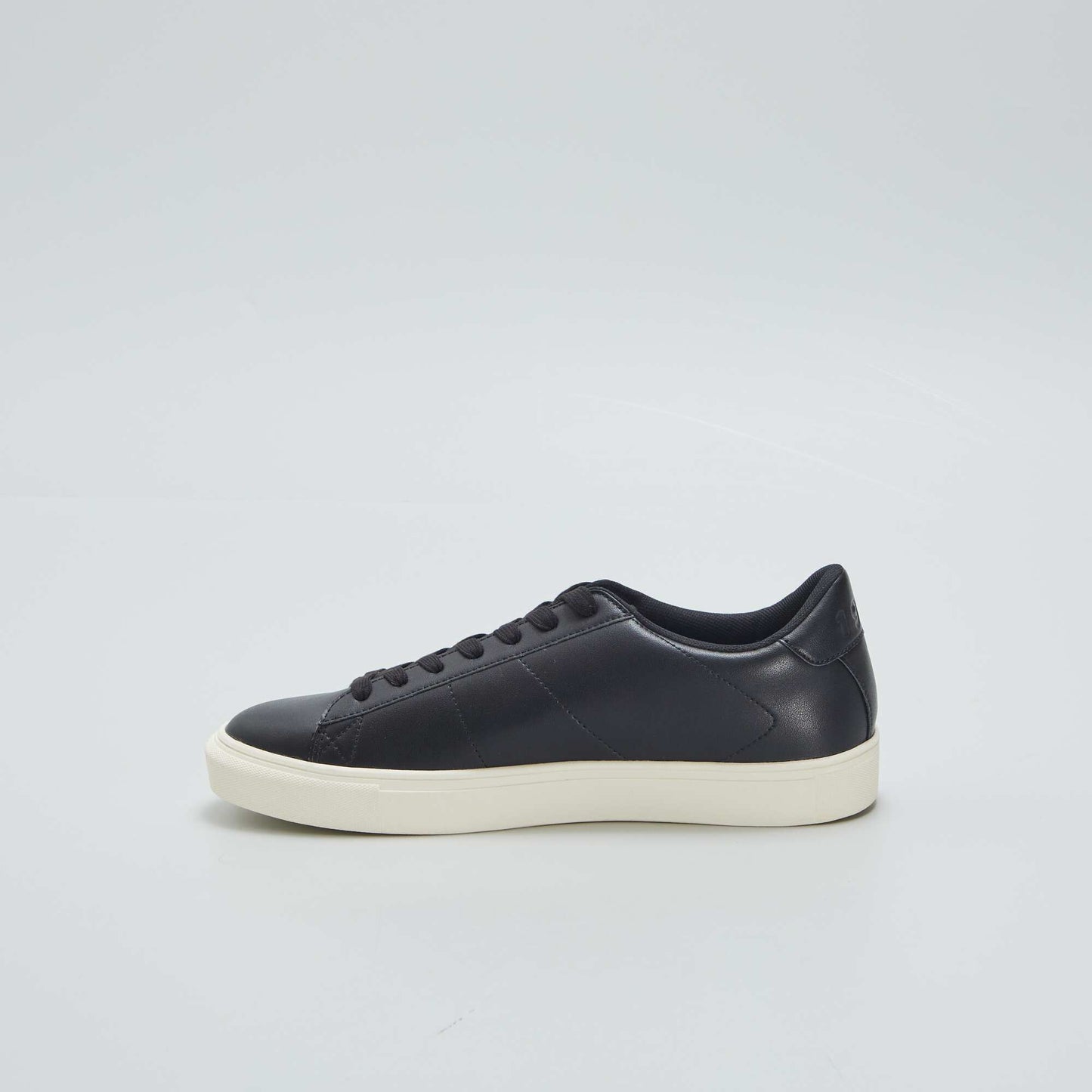 Low-top urban trainers BLACK