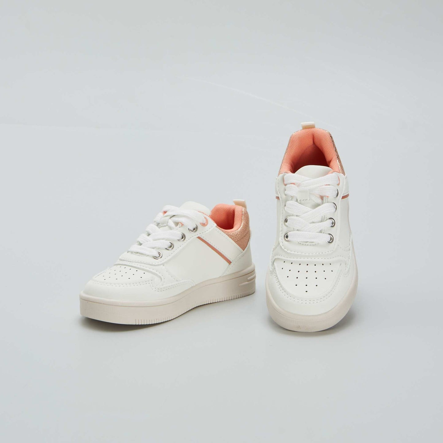 Contrasting low-top trainers HO_WHITE