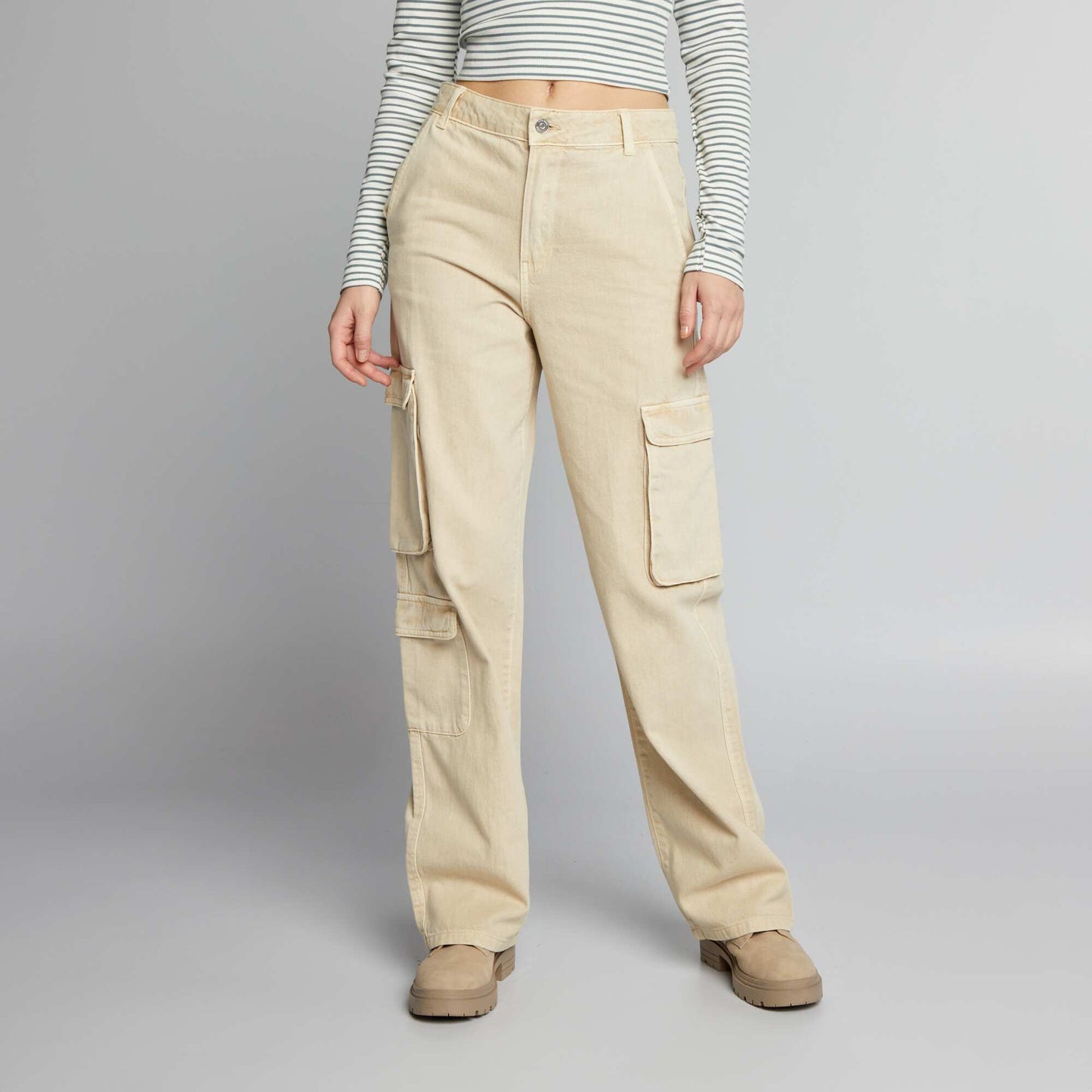 Multi-pocket straight trousers beige