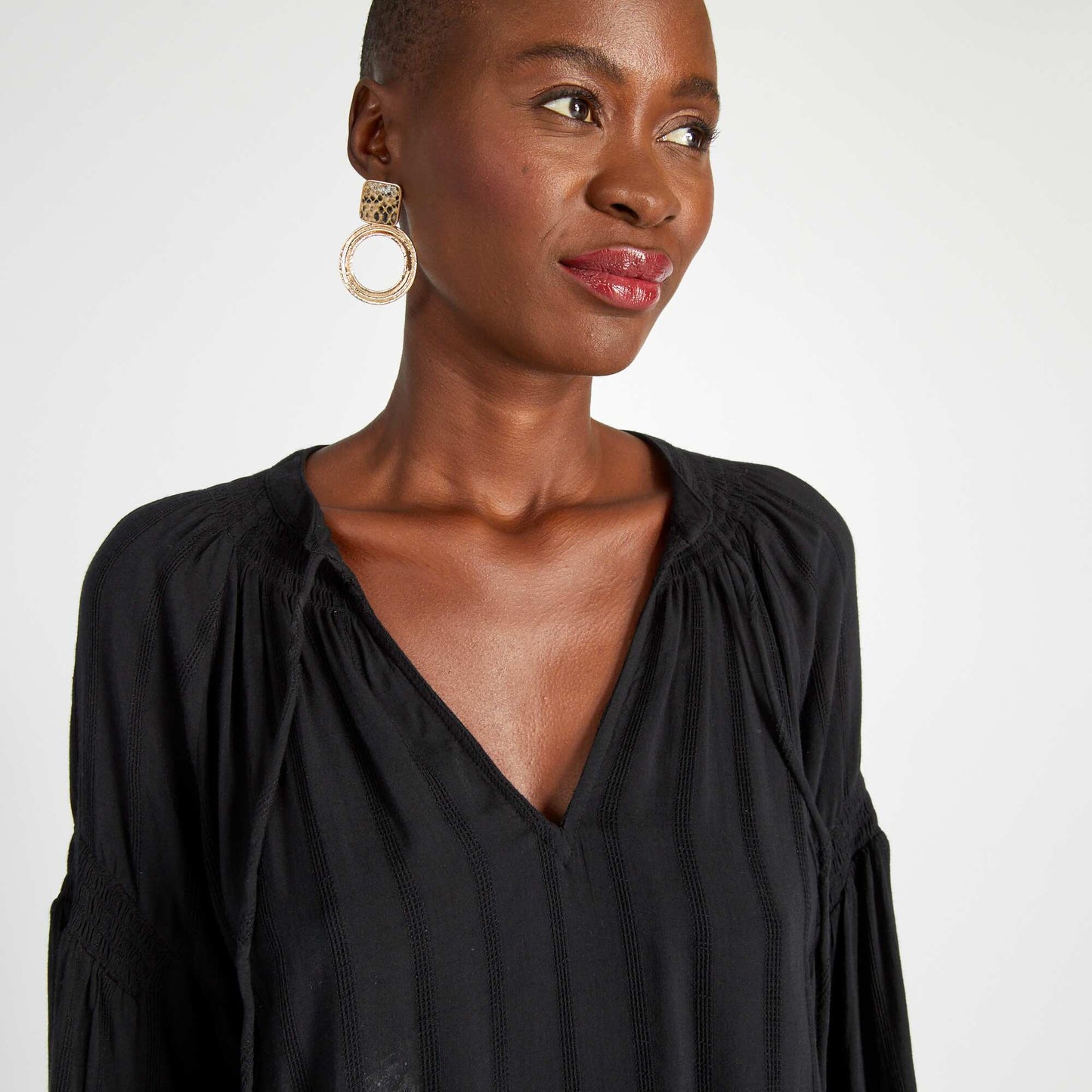 Puff-sleeved textured fabric blouse black