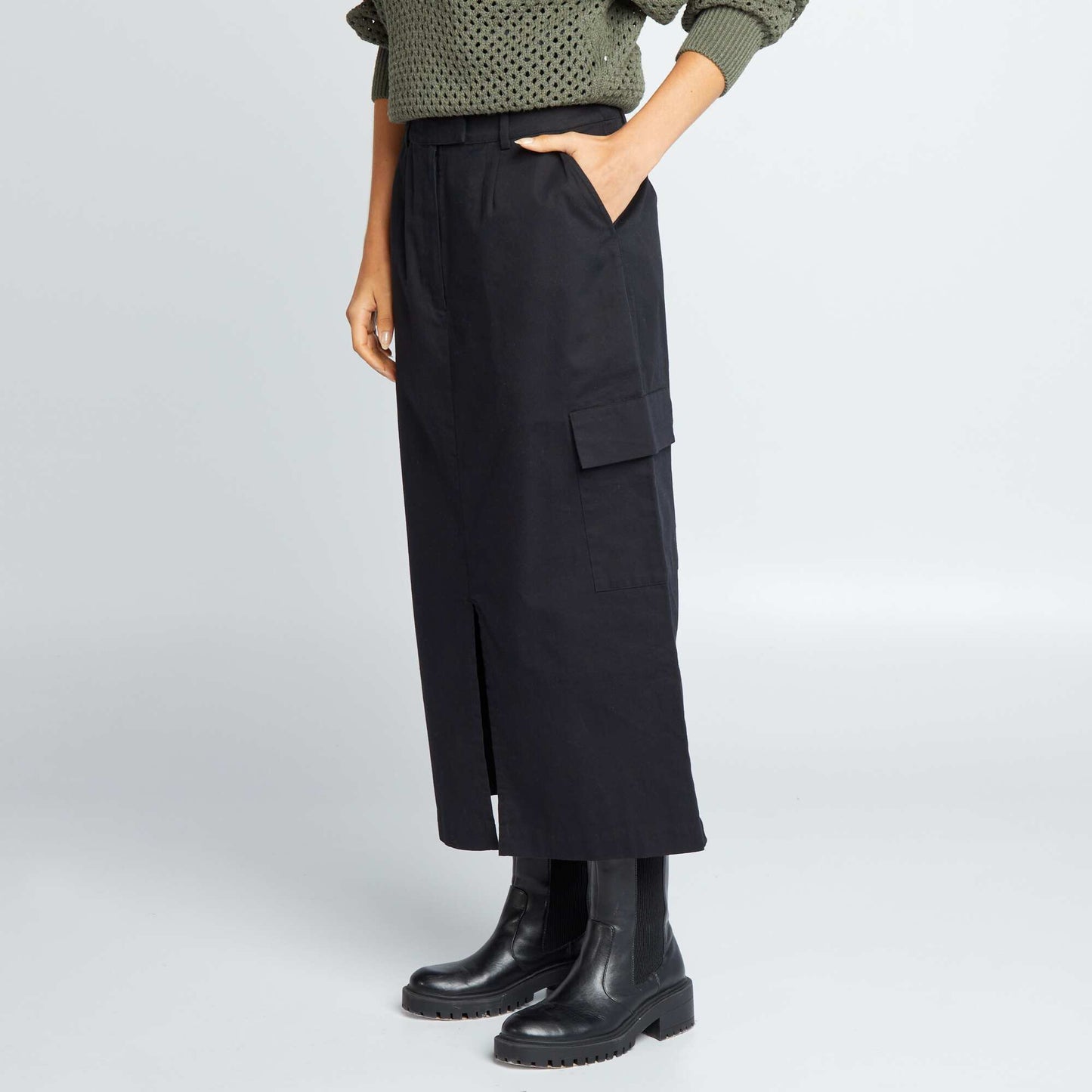 Midi skirt with flap pockets black