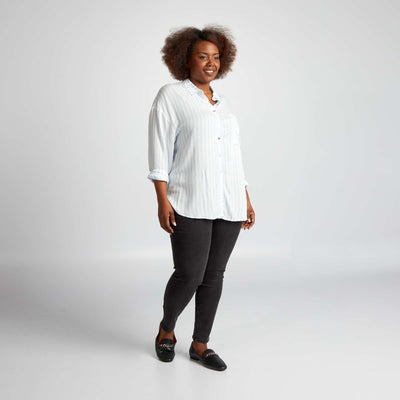 بقصة عادية بنطال جينز بخصر مرتفع أسود