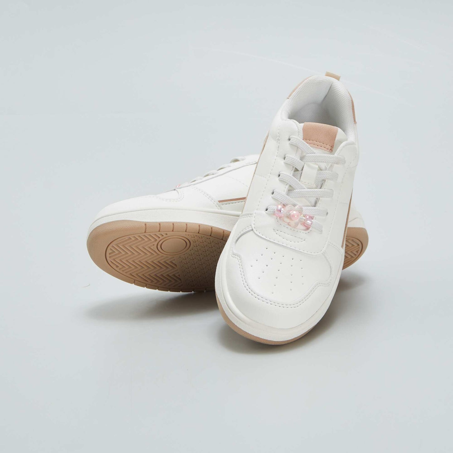 Two-tone low-top trainers with bead white