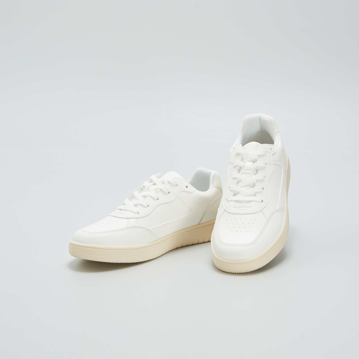 Low-top trainers white