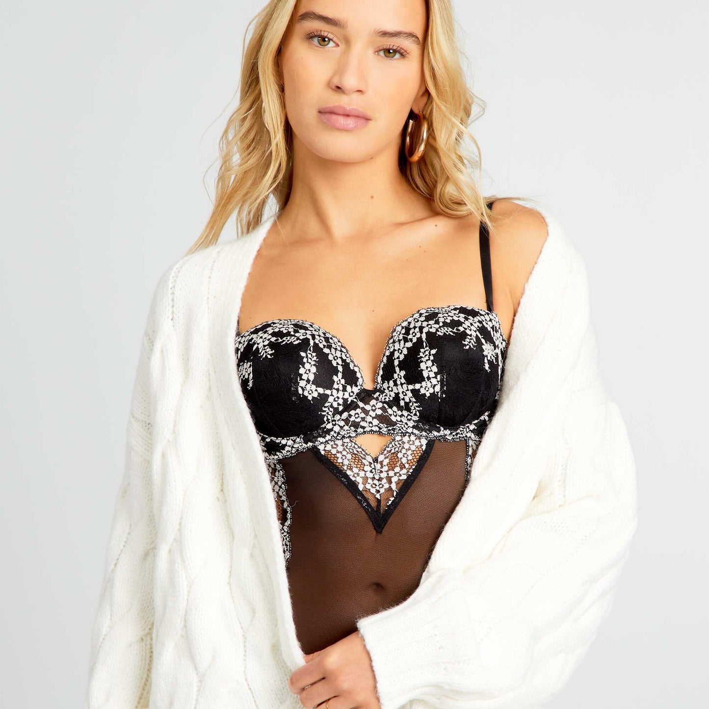 Lace body with embroidered flowers black