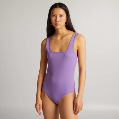 بدلة مضلعة بياقة مربعة بنفسجي