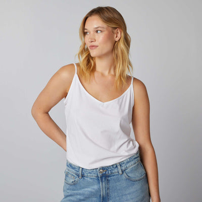 سترة علوية مع سيور سباغيتي بيضاء