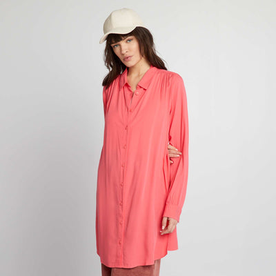 بلوزة طويلة وردي