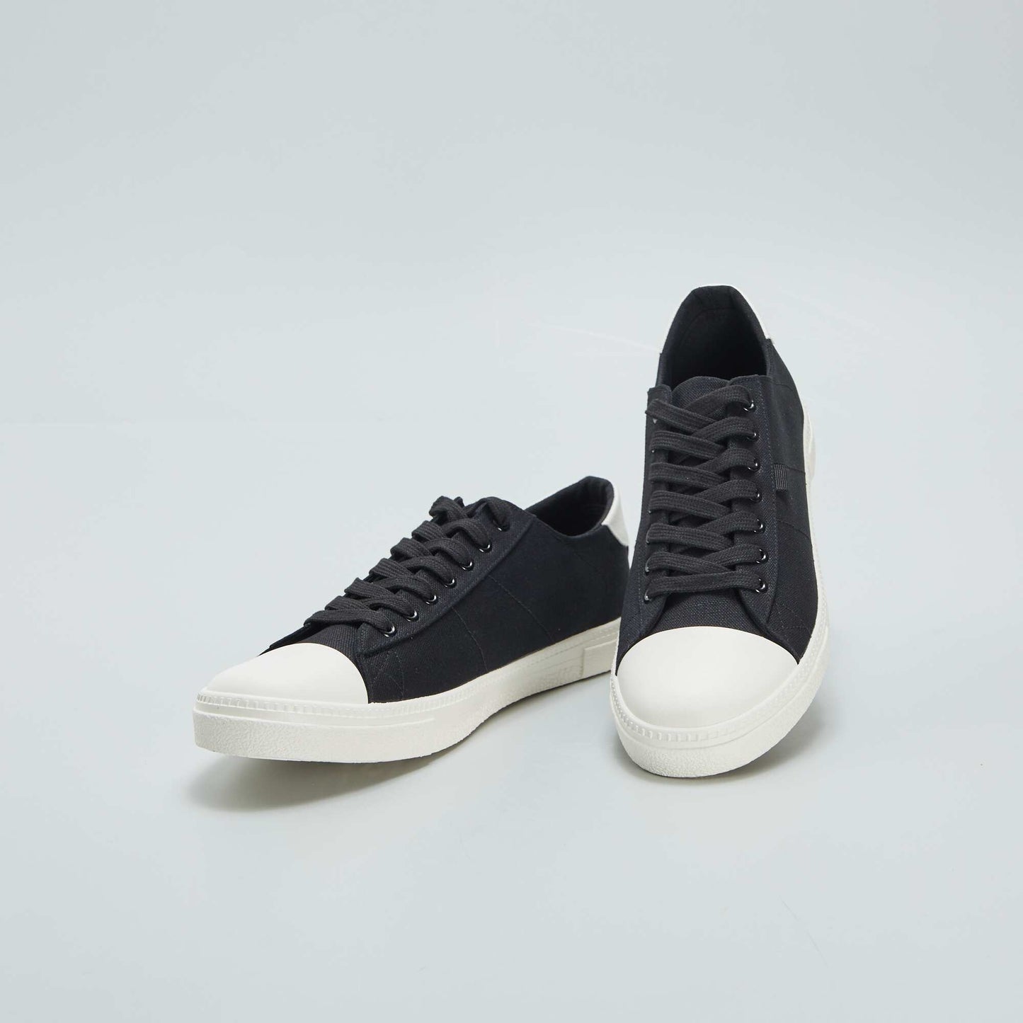 Low-top canvas trainers BLACK