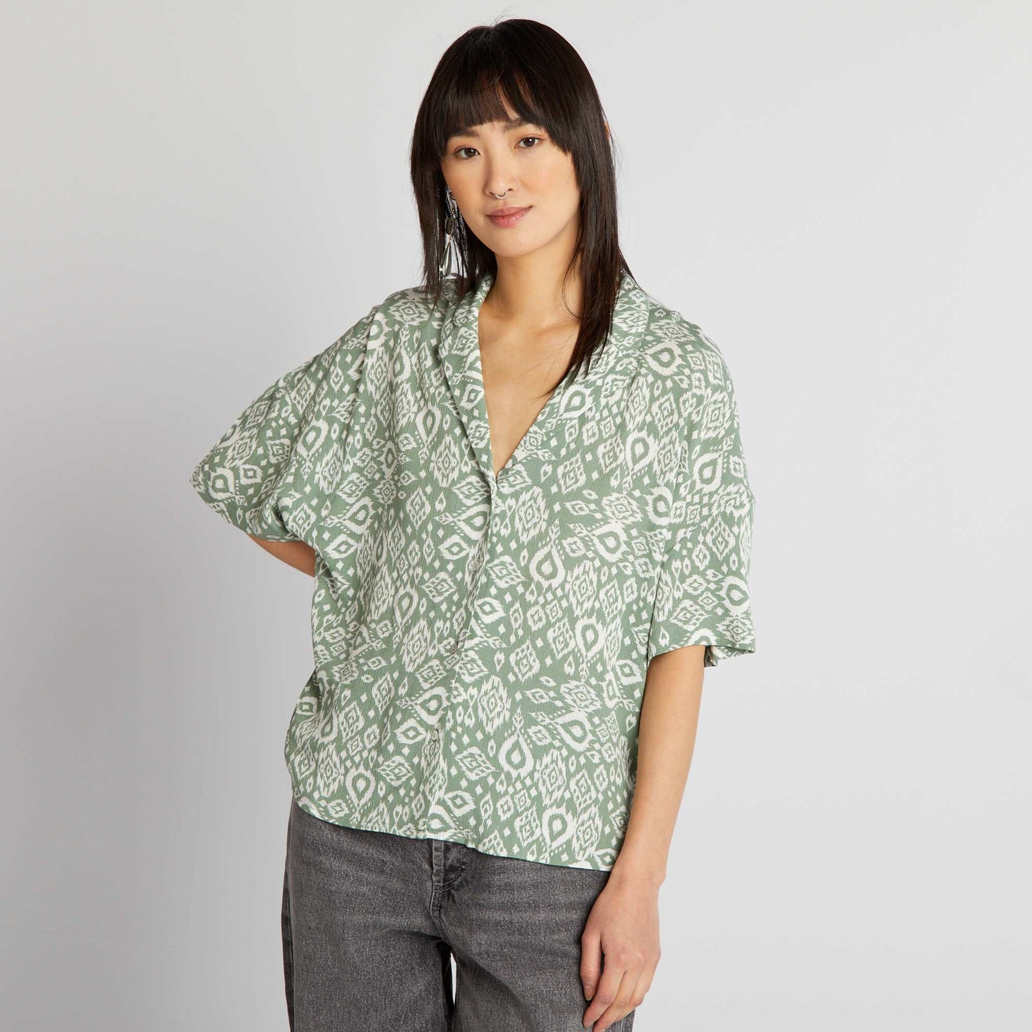 Short-sleeved crêpe knit fabric blouse GREEN
