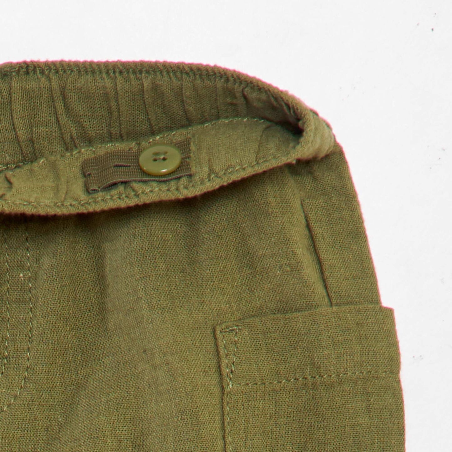Cotton and linen Bermuda shorts green