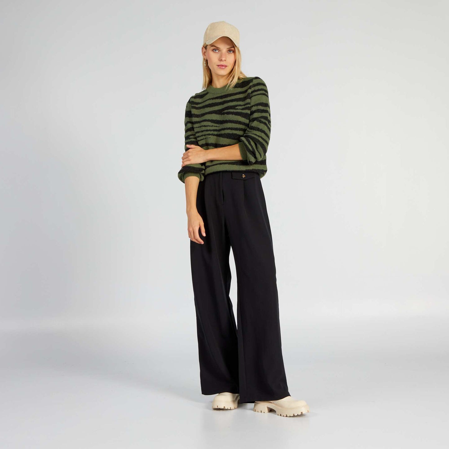 Wide-leg trousers black