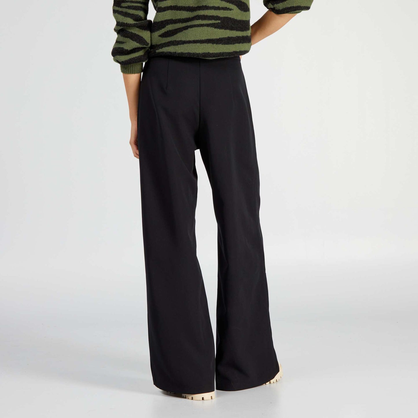 Wide-leg trousers black