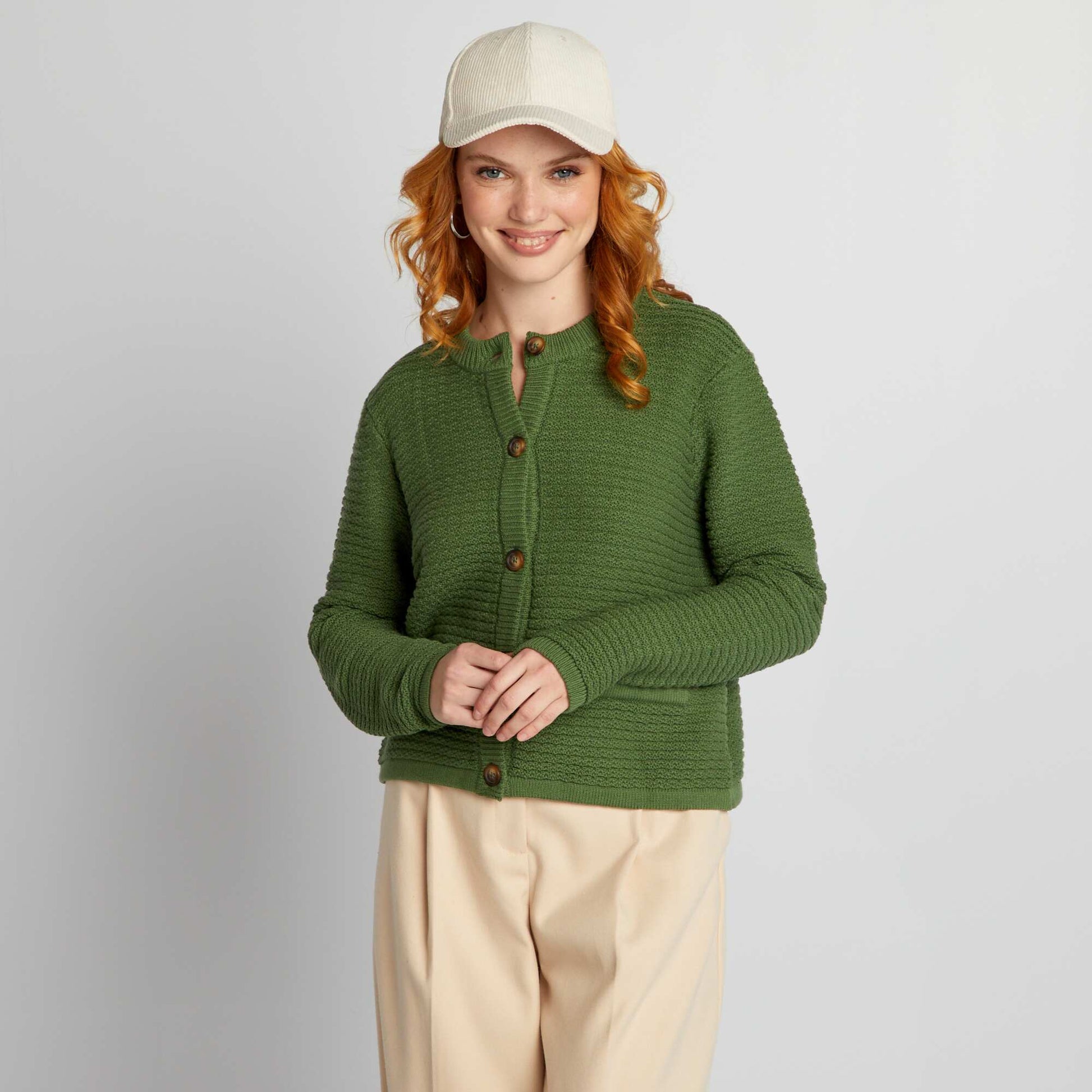 كارديجان بأزرار مع جيوب خضراء