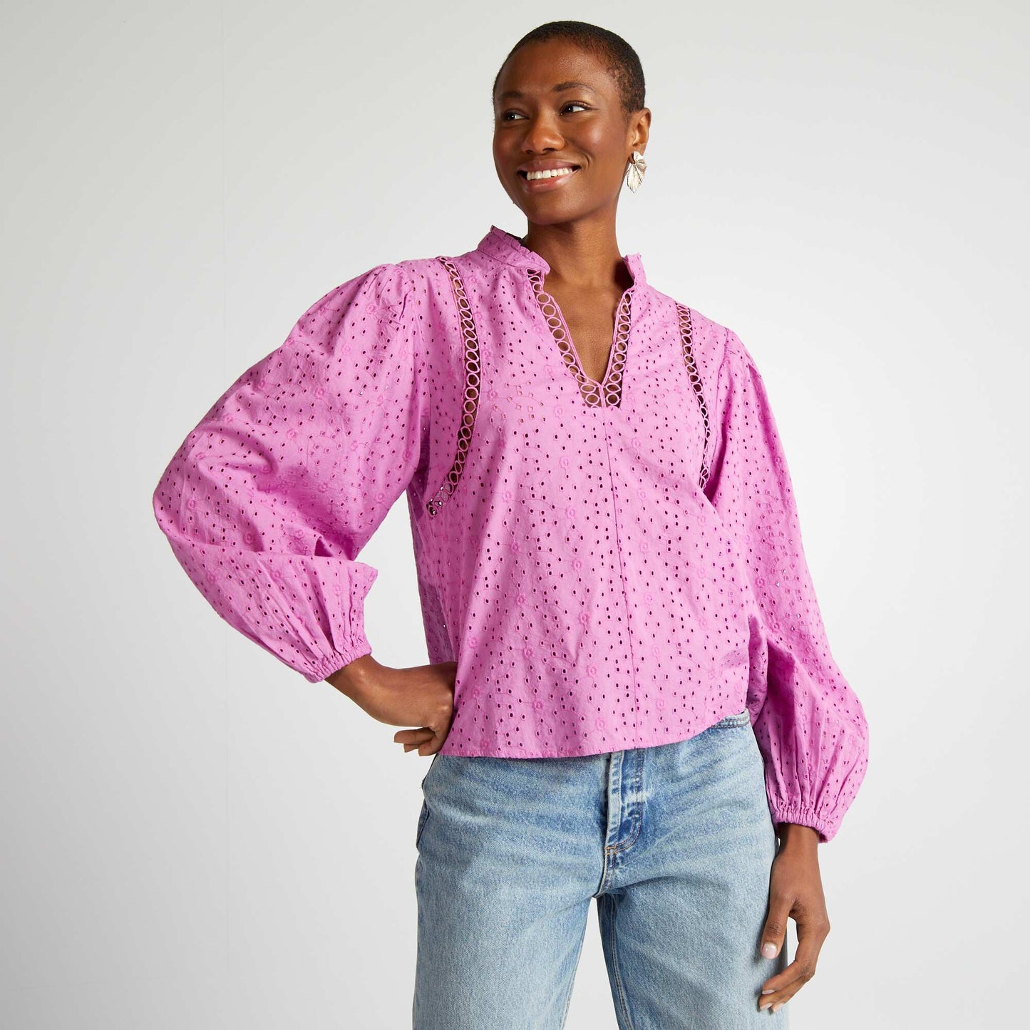 Embroidered openwork blouse with V-neck PINK