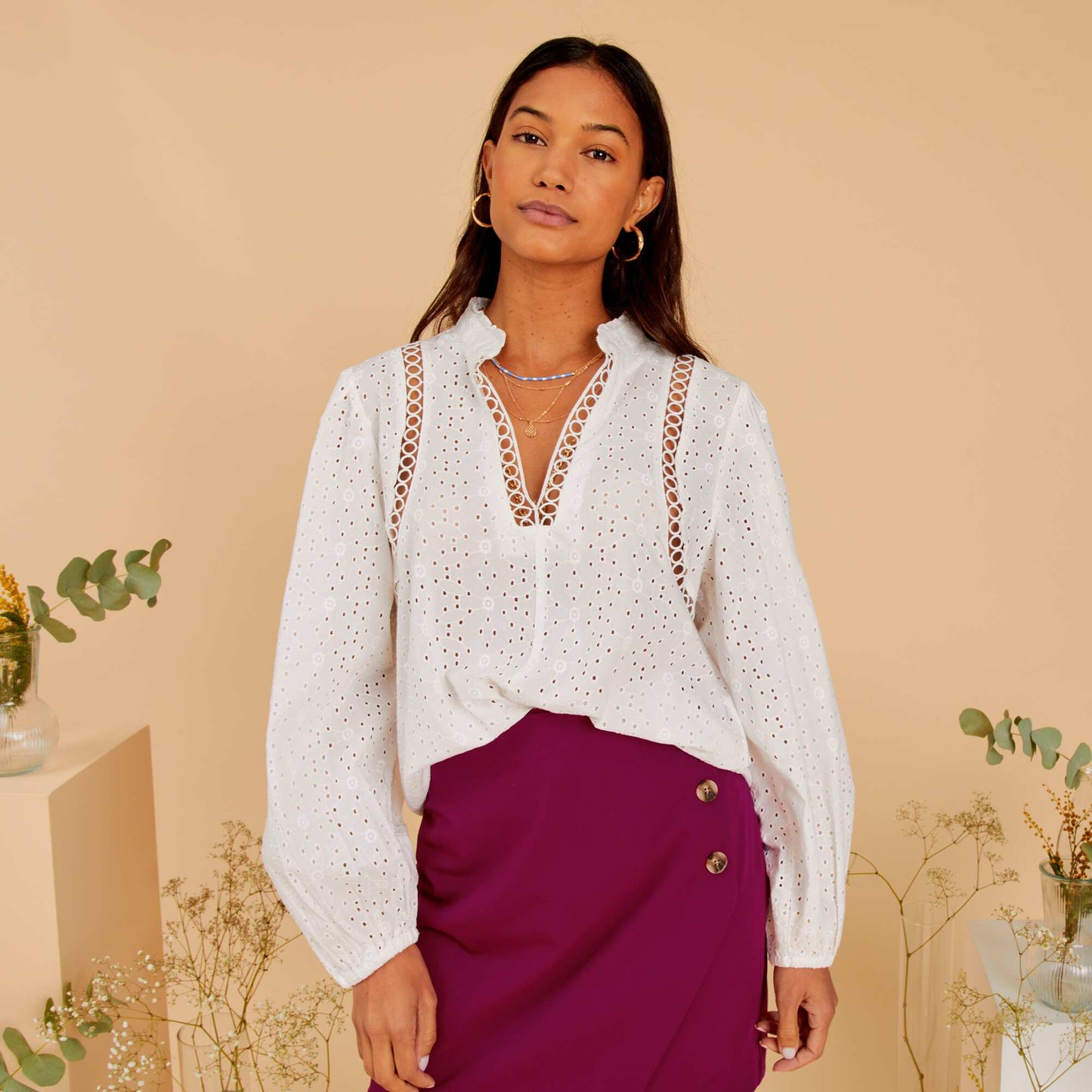 Embroidered openwork blouse with V-neck WHITE