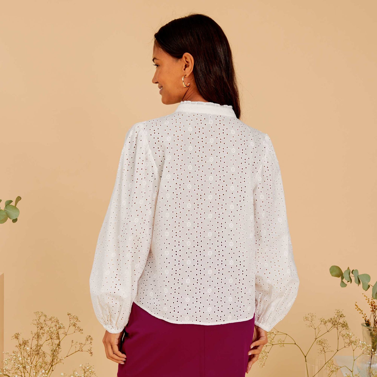 Embroidered openwork blouse with V-neck WHITE