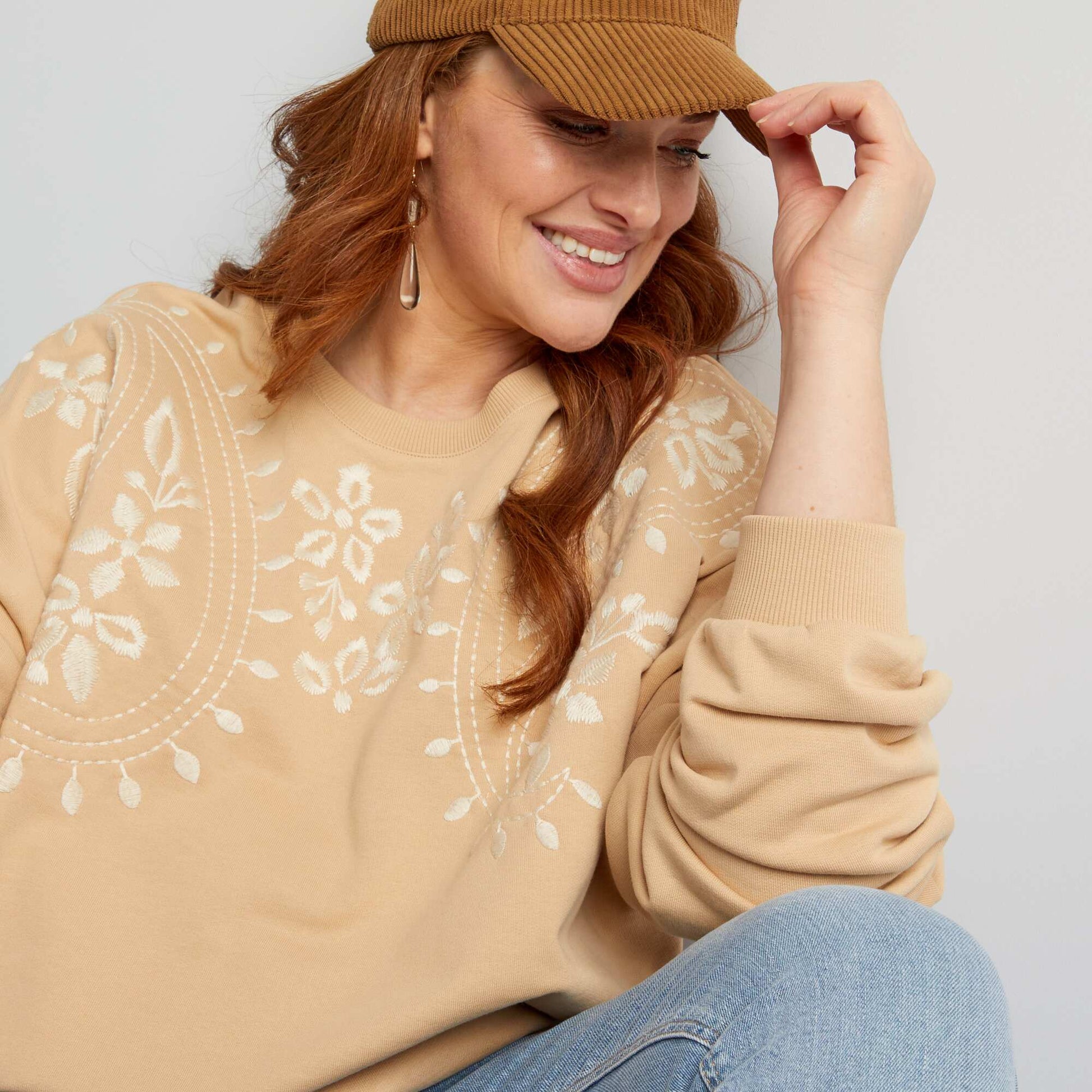 Embroidered sweatshirt BEIGE