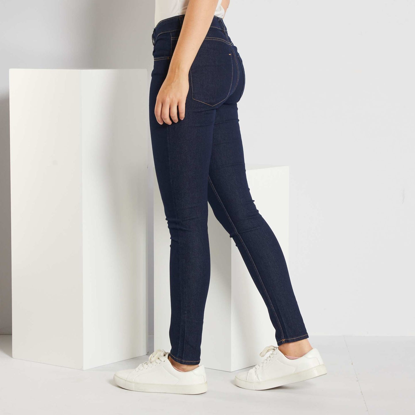 Stretch skinny jeans raw