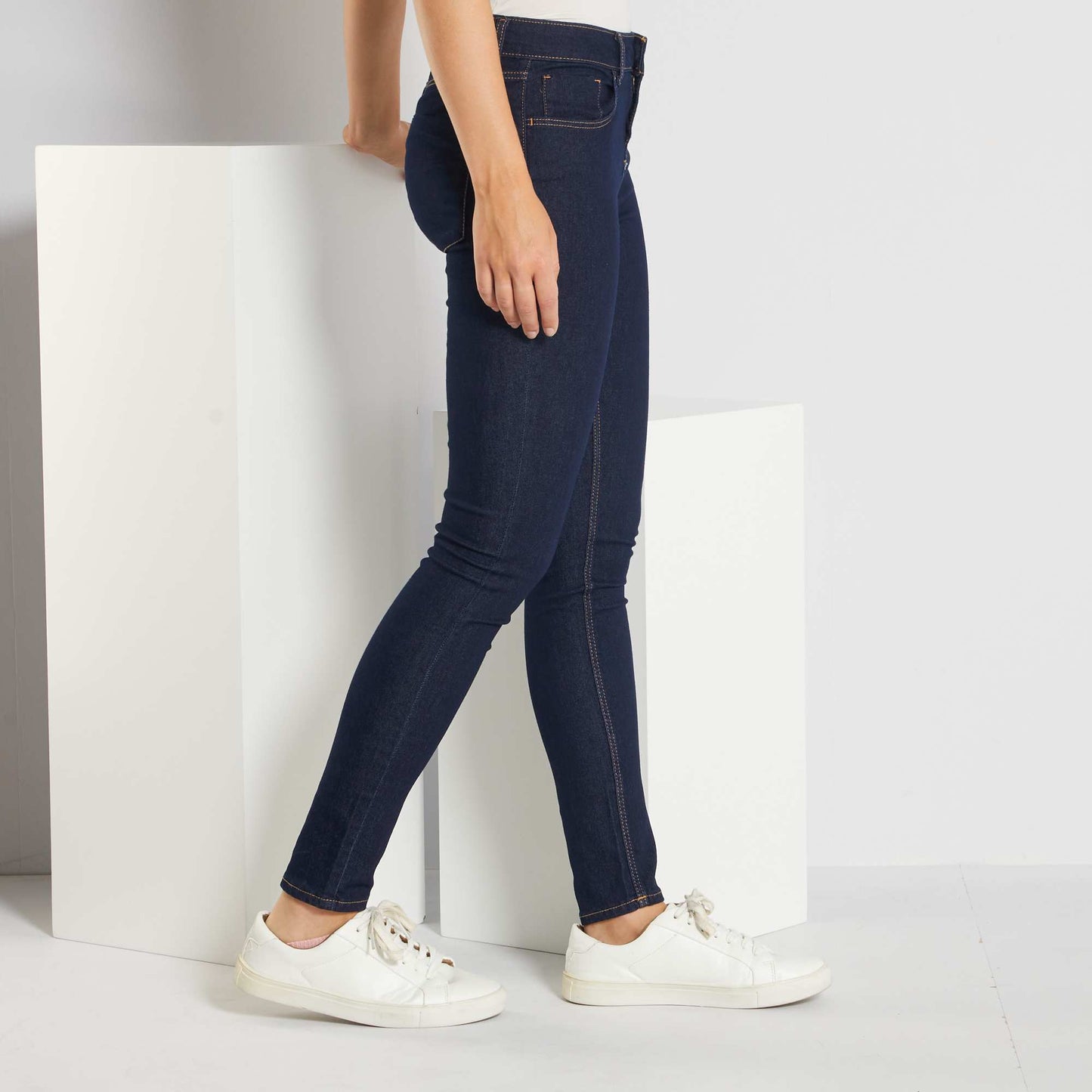 Stretch skinny jeans raw