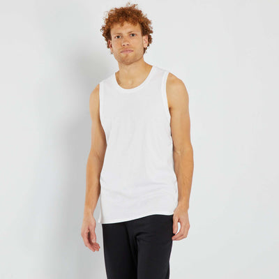 بلوزة بيجاما سادة بلا أكمام أبيض