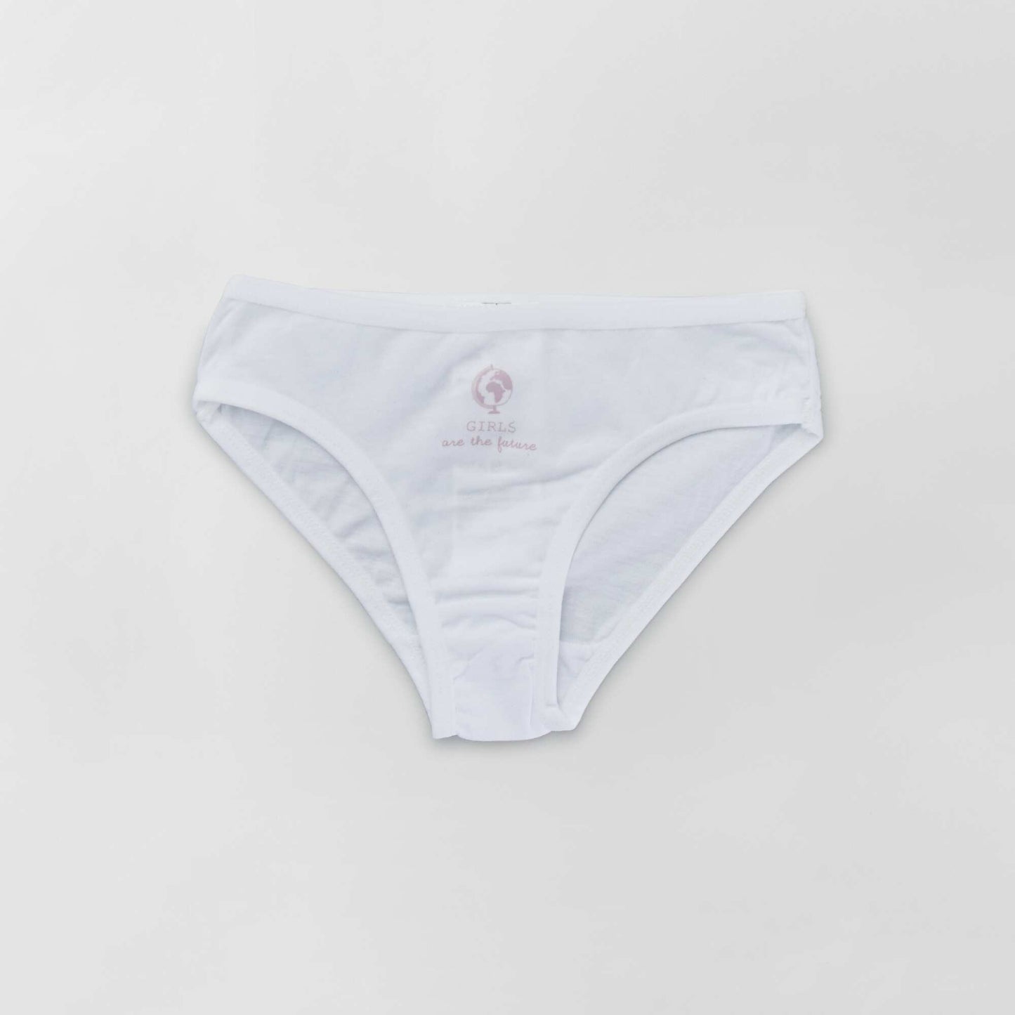 Pack of 7 briefs for each day of the week white