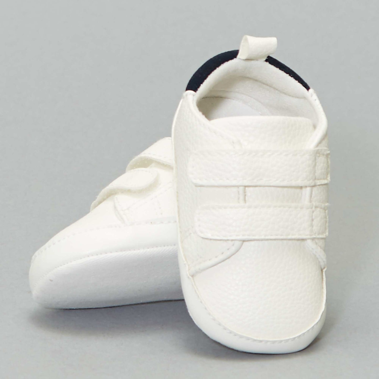 Two-tone trainers with hook and loop fastening snow white