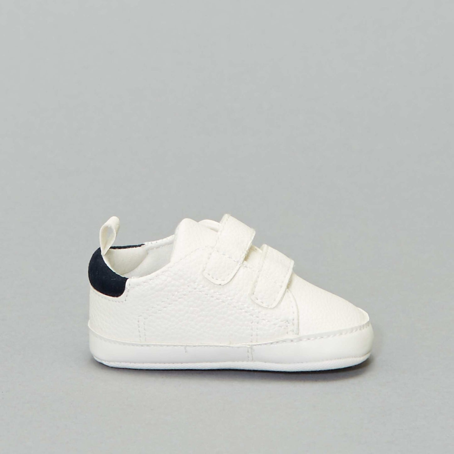 Two-tone trainers with hook and loop fastening snow white