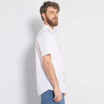 قميص أبيض بأكمام قصيرة أبيض