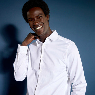 قميص بقصة مستقيمة بلون كتلة أبيض