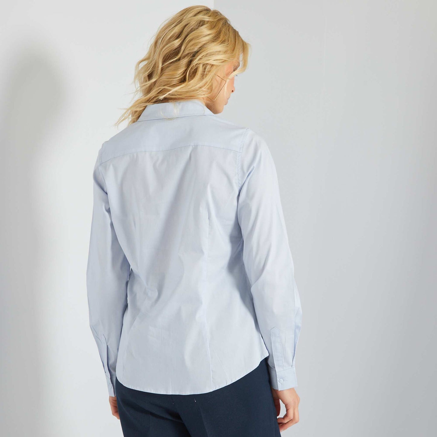 Fitted shirt with cutaway collar blue grey