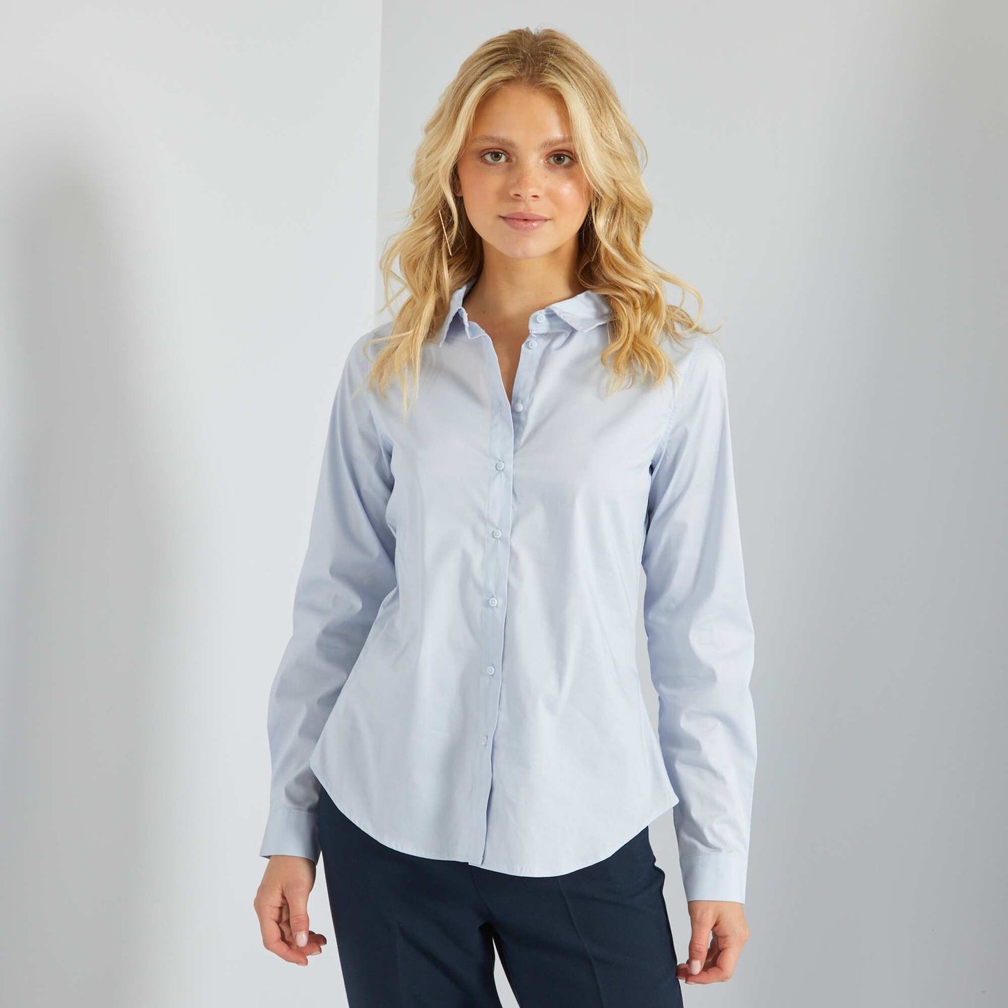 Fitted shirt with cutaway collar blue grey