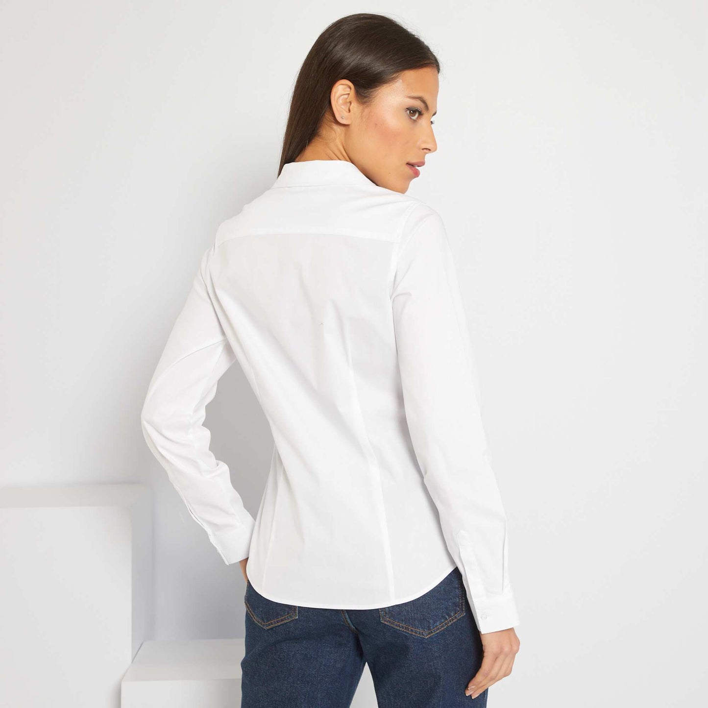 Fitted shirt with cutaway collar White