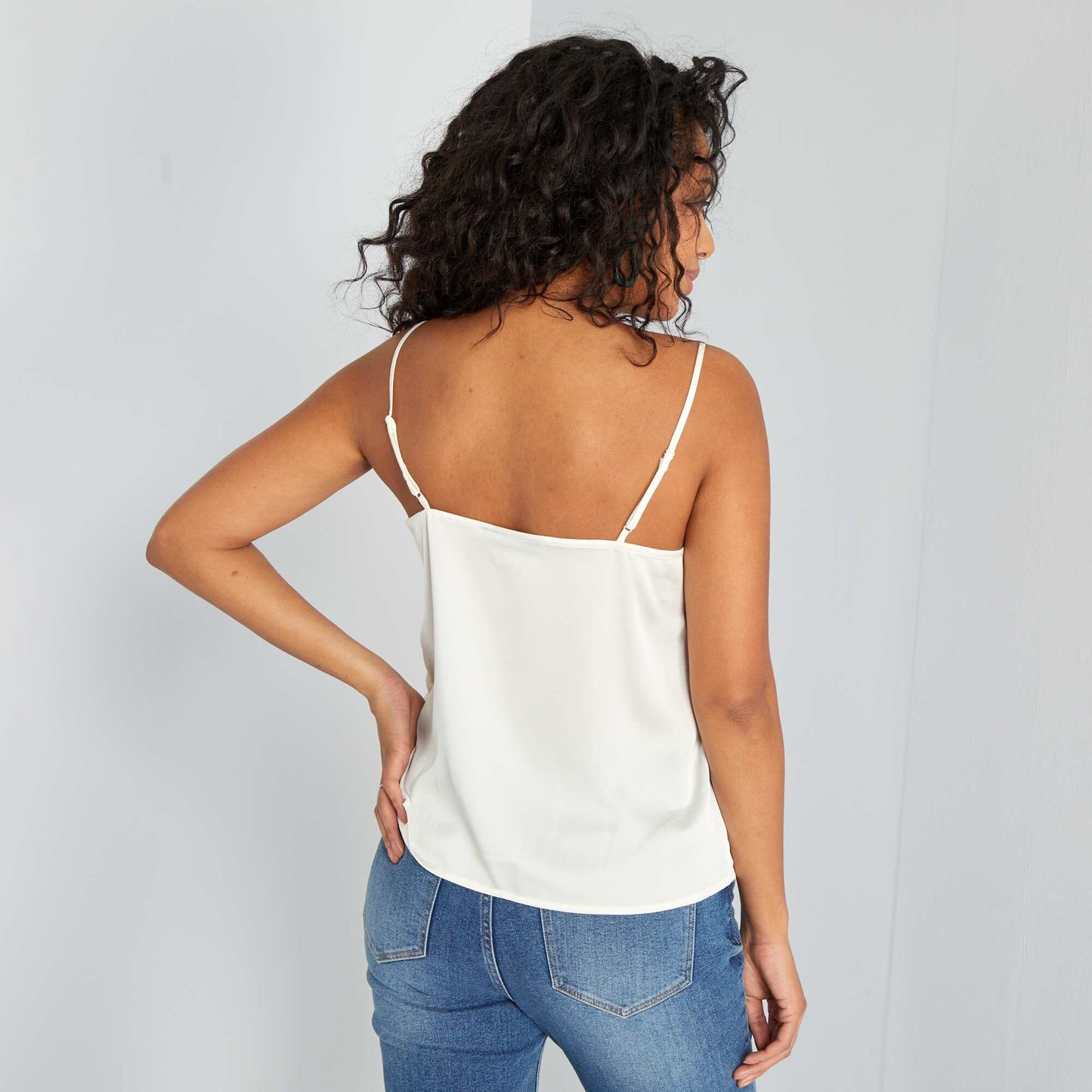 Flowing top White