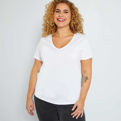 جيرسيه بفتحة رقبة على شكل V تيشرت أبيض