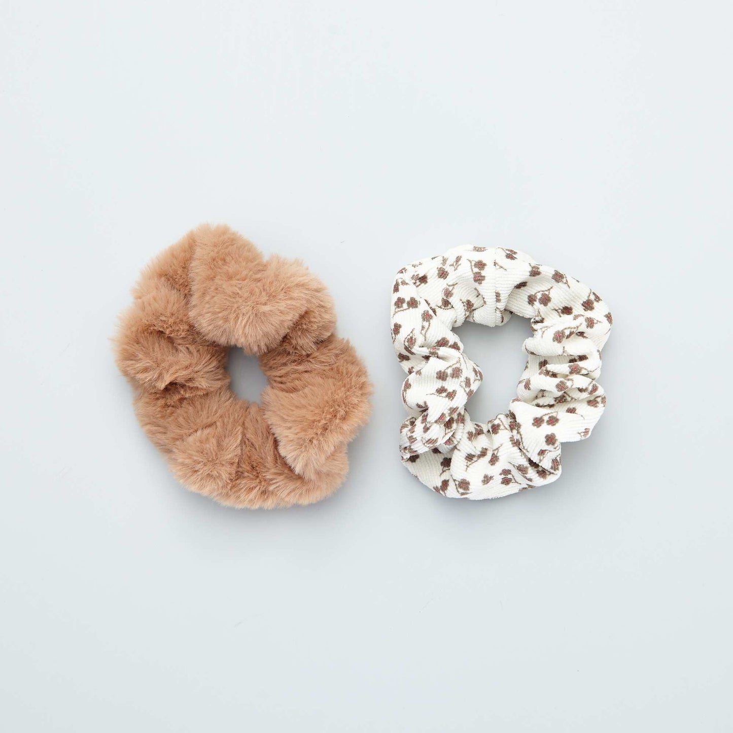 Pack of 2 furry scrunchies WHITE