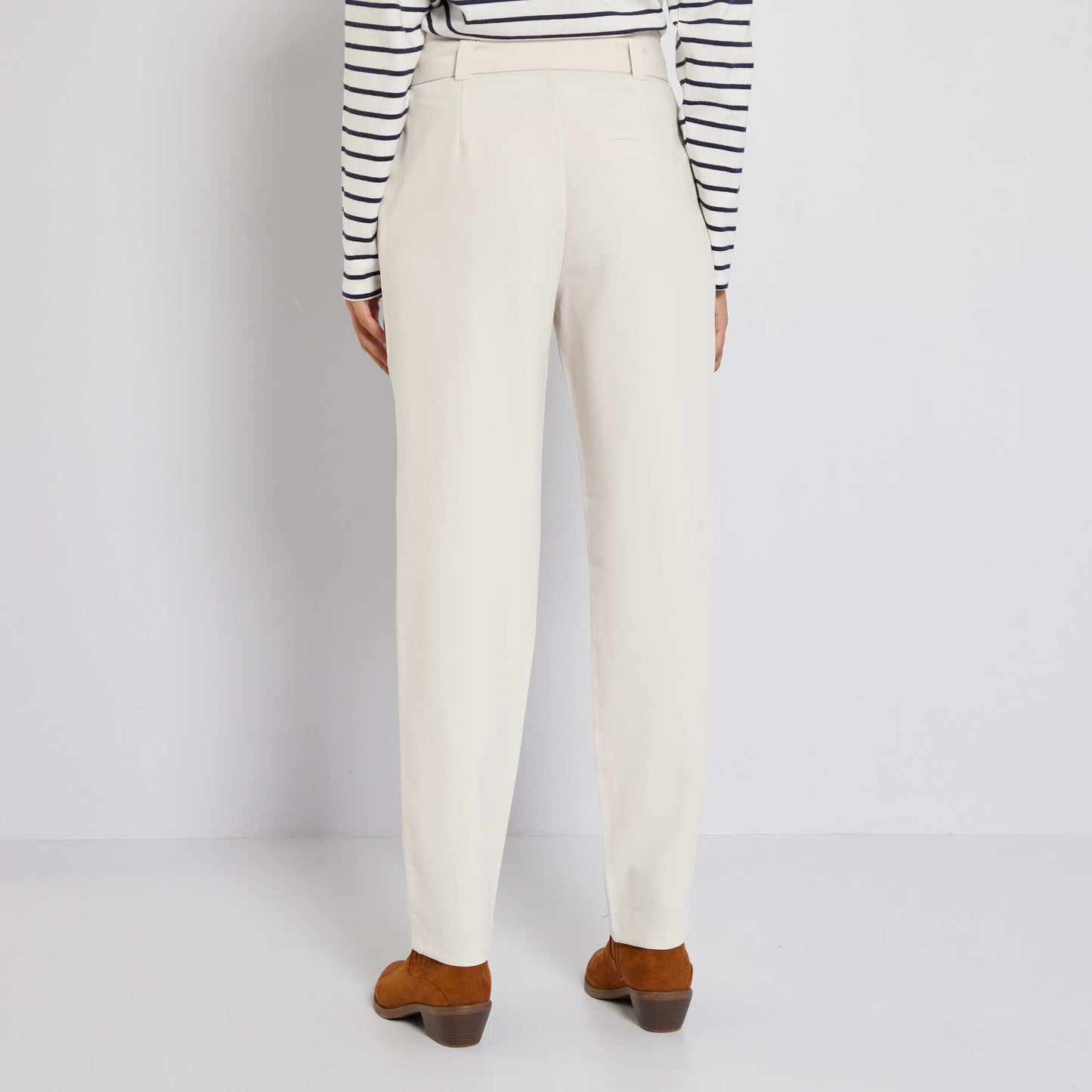 Carrot trousers with belt calcium white