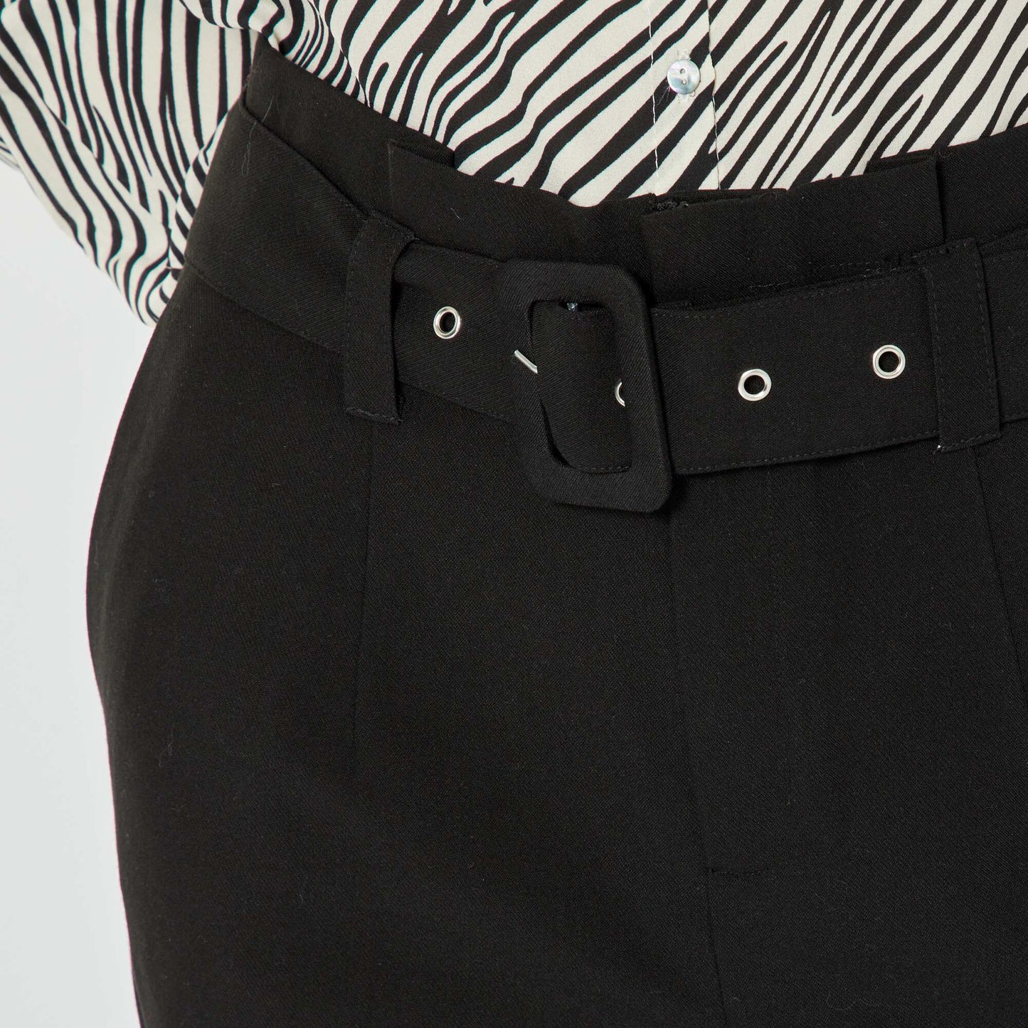 Carrot trousers with belt black