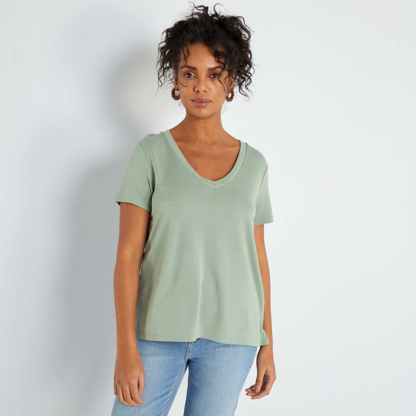 V-neck T-shirt grey green