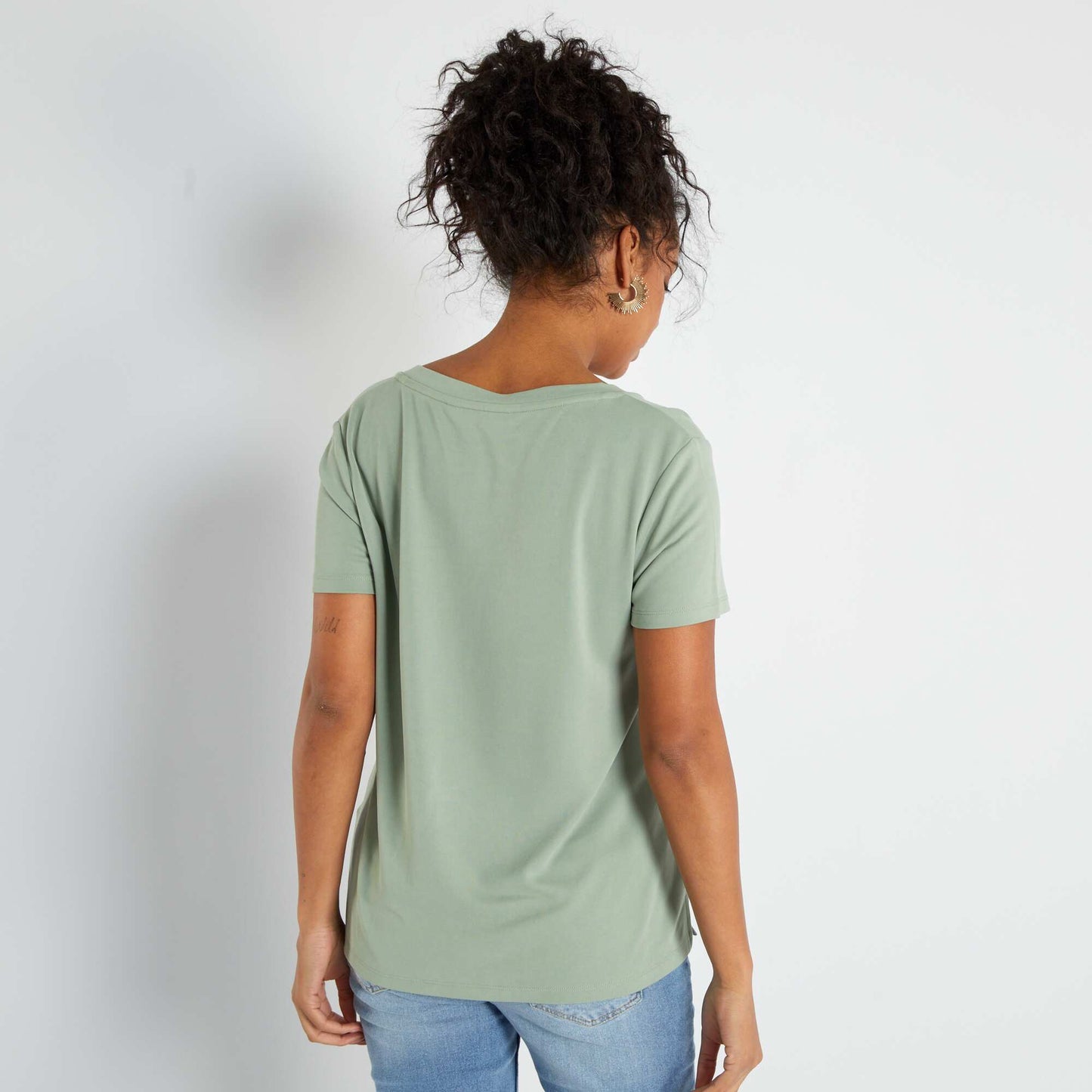 V-neck T-shirt grey green
