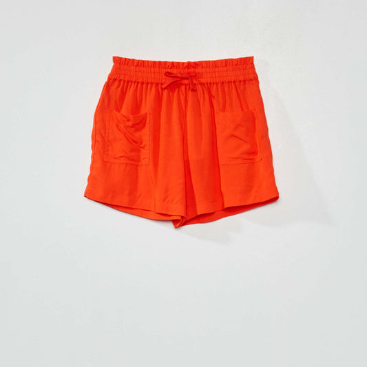 Flowing shorts red