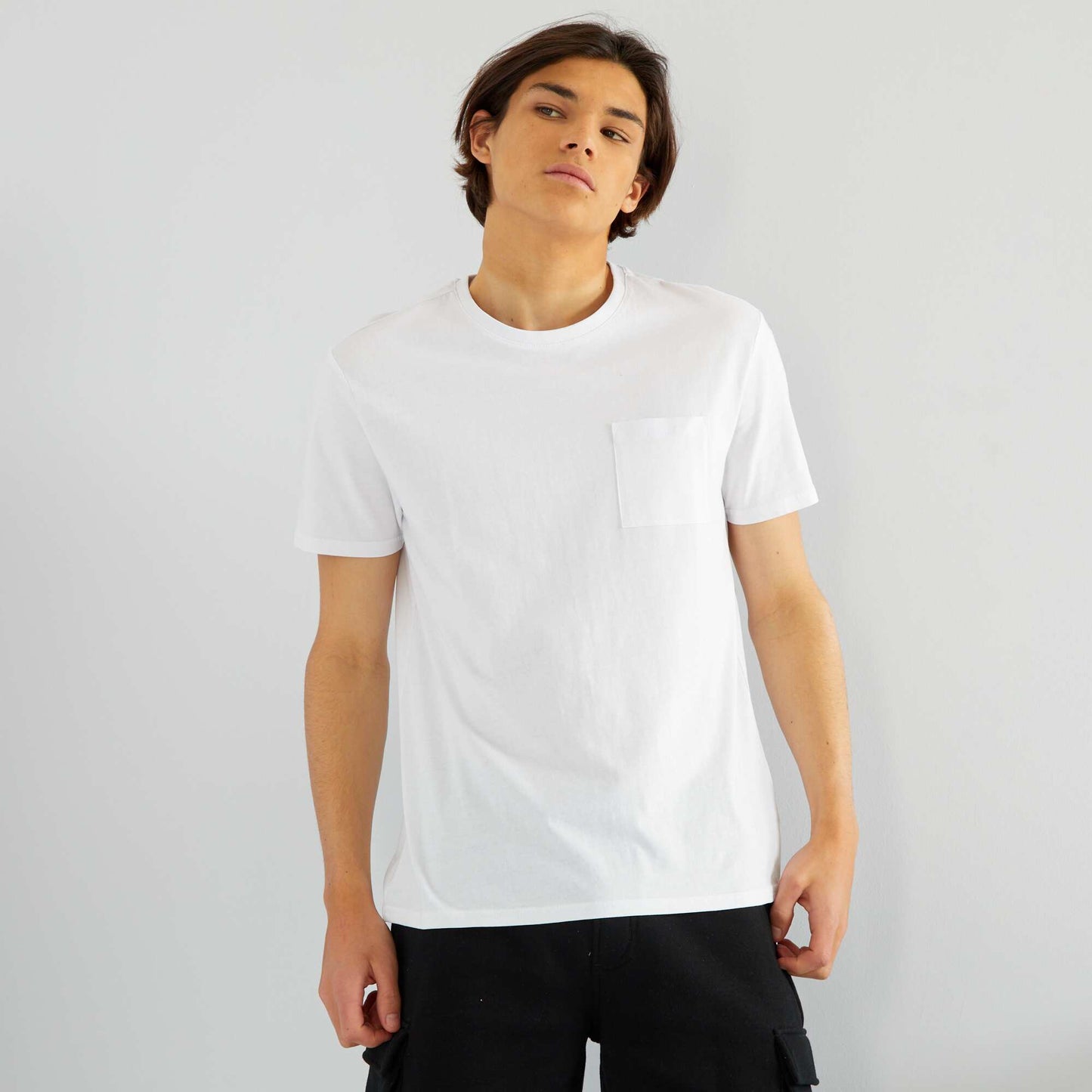 Short-sleeved T-shirt with breast pockets white