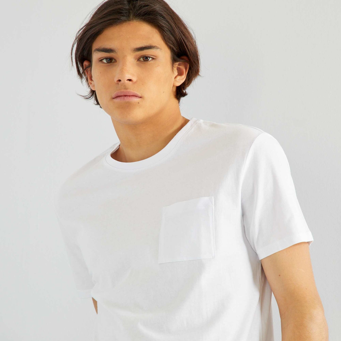 Short-sleeved T-shirt with breast pockets white