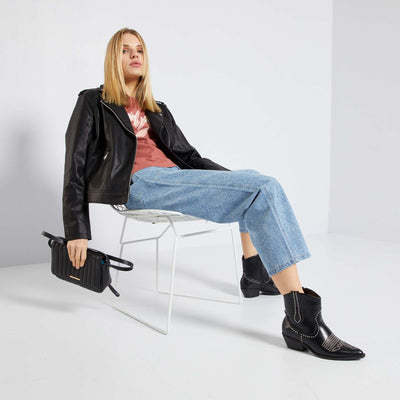 سترة سادة من الجلد الصناعي أسود