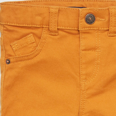 جينز بساقين مستقيمتين أصفر