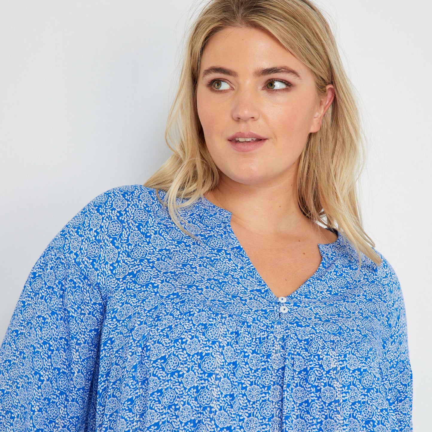 Patterned blouse with shiny thread BLUE